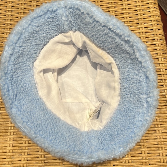 Disney’s Stitch Sherpa Bucket Hat - Picture 3 of 5
